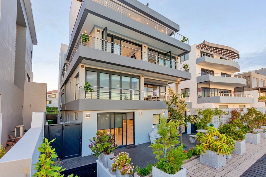 7 Bedroom Property for Sale in Calypso Beach Western Cape